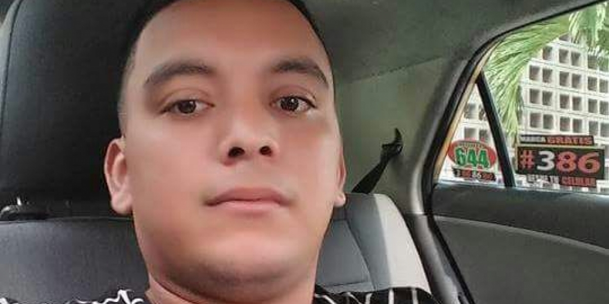 Taxista asesinado, identificado como José Luis Sepúlveda Carrillo, de 25 años.