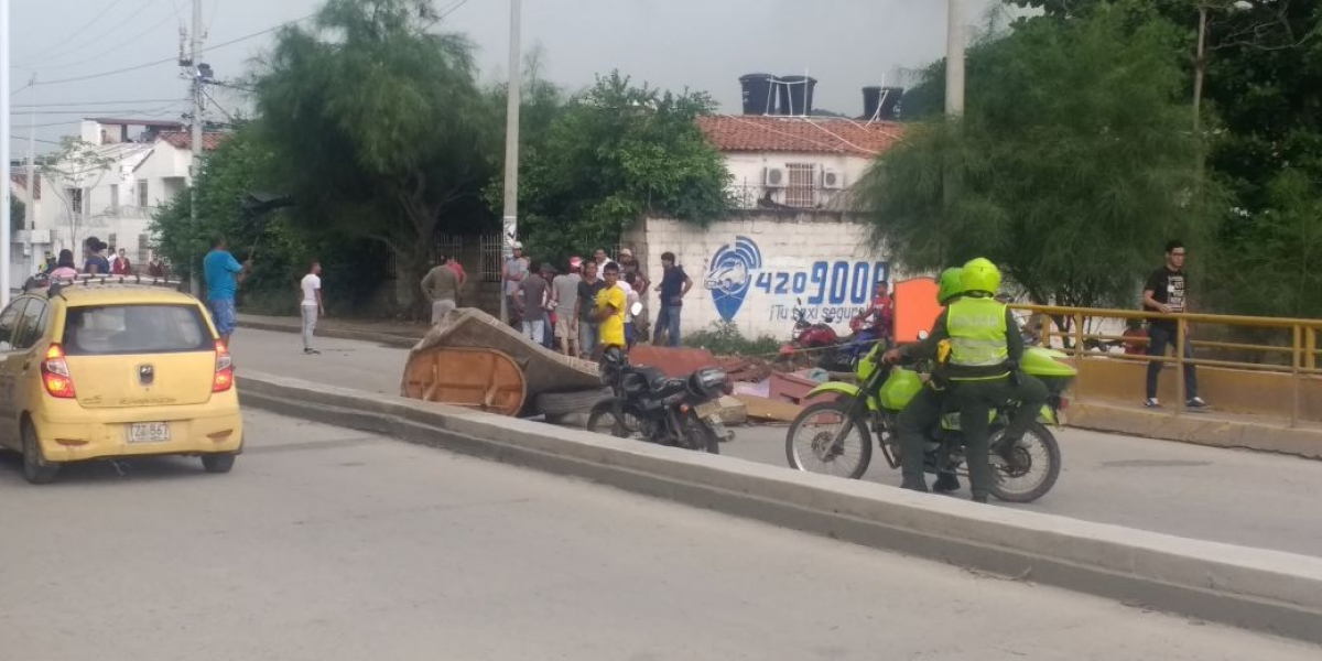 Bloquean el Puente el Mayor. 