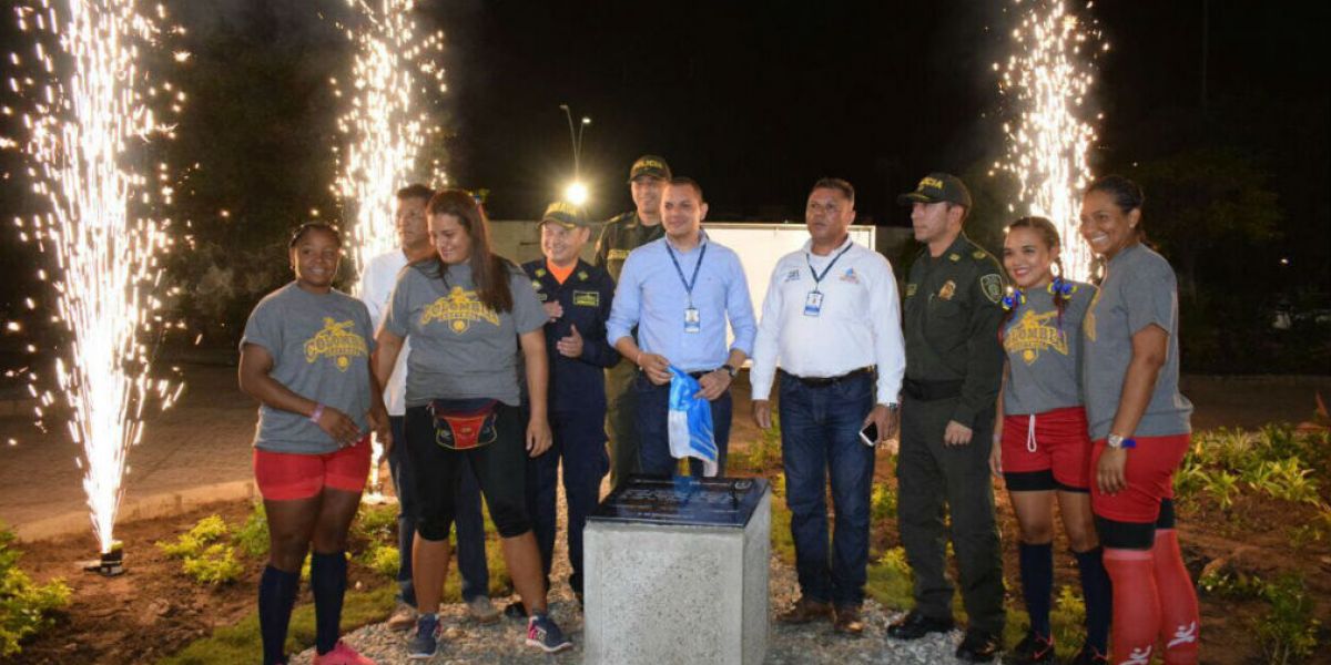 El director presidió el acto inaugural. 