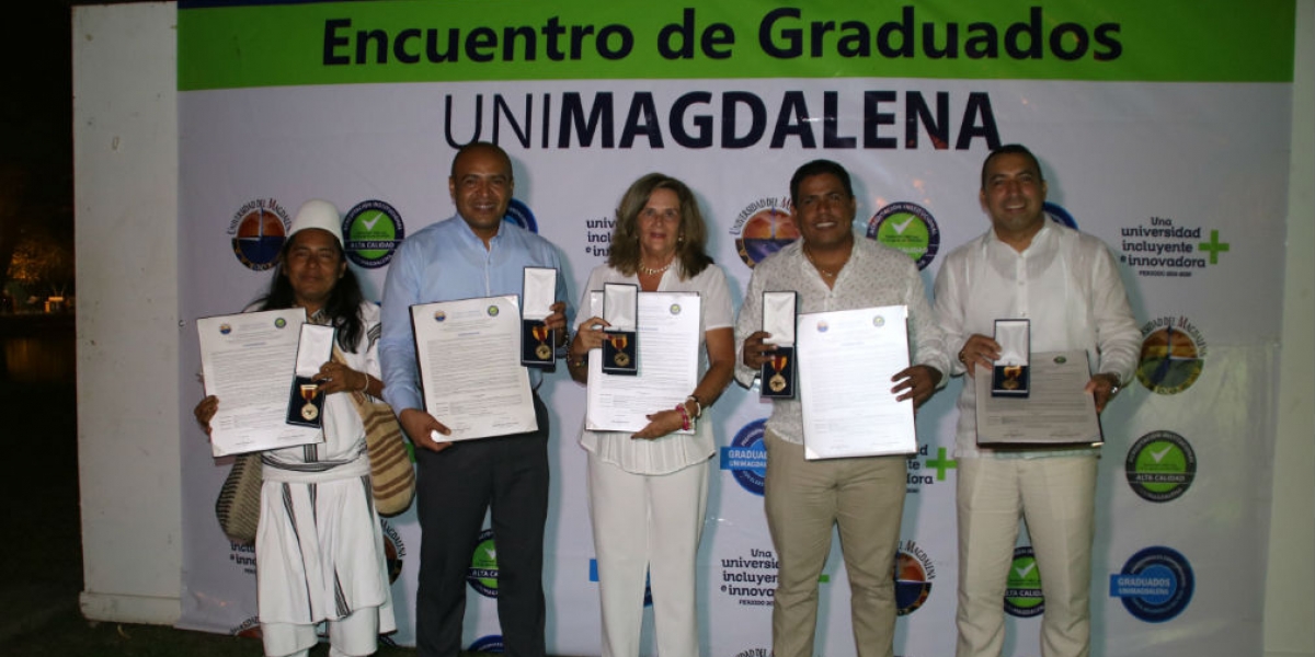 Se hizo entrega de reconocimiento distinción ‘Gaviota Dorada’, a seis graduados destacados por su calidad humana, académica, y profesional en el ejercicio de sus actividades.