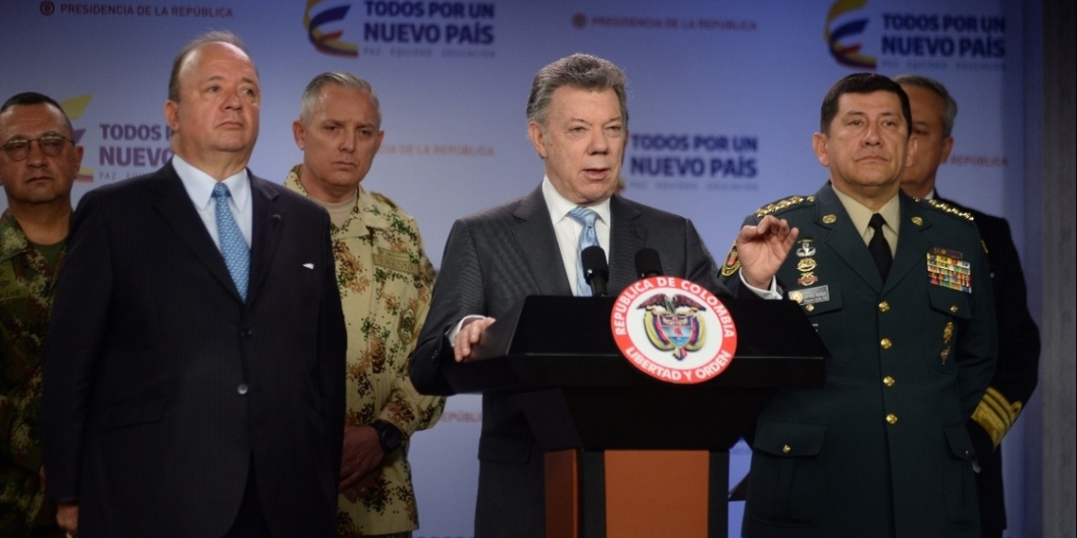 Presidente Santos anunciando el nombramiento del general Alberto Mejía Ferrero.