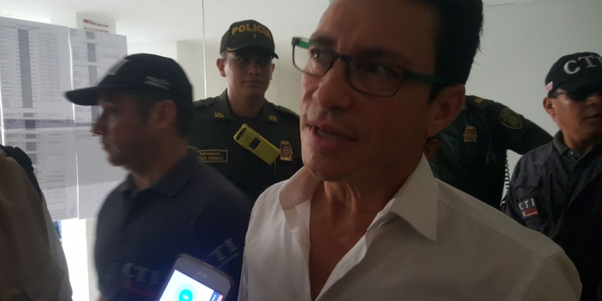 Carlos Caicedo, en su llegada al edificio Galaxia, para continuar la audiencia.