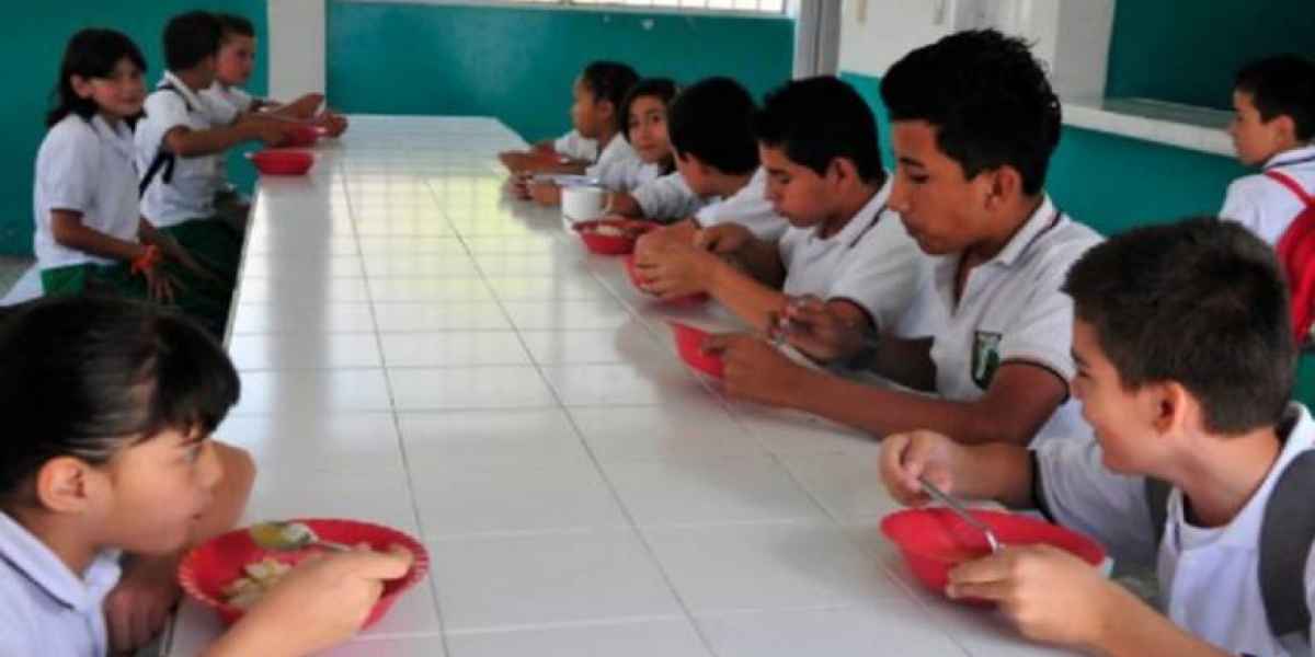 Caracol Radio Encontraron irregularidades en al Plan de Alimentación Escolar (PAE) en Riohacha.
