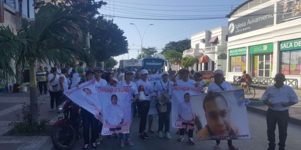 Marcha de los familiares de Jeison López y Fernando Varela los jóvenes desaparecidos. 