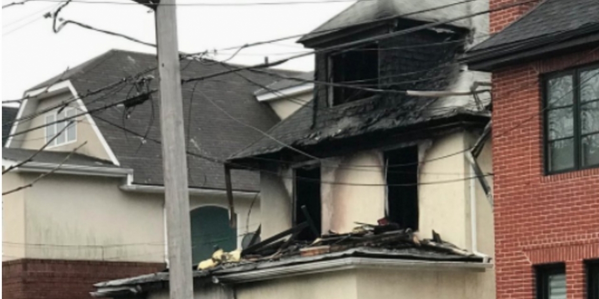  Casa incendiada donde murieron 4 personas en Brooklyn.