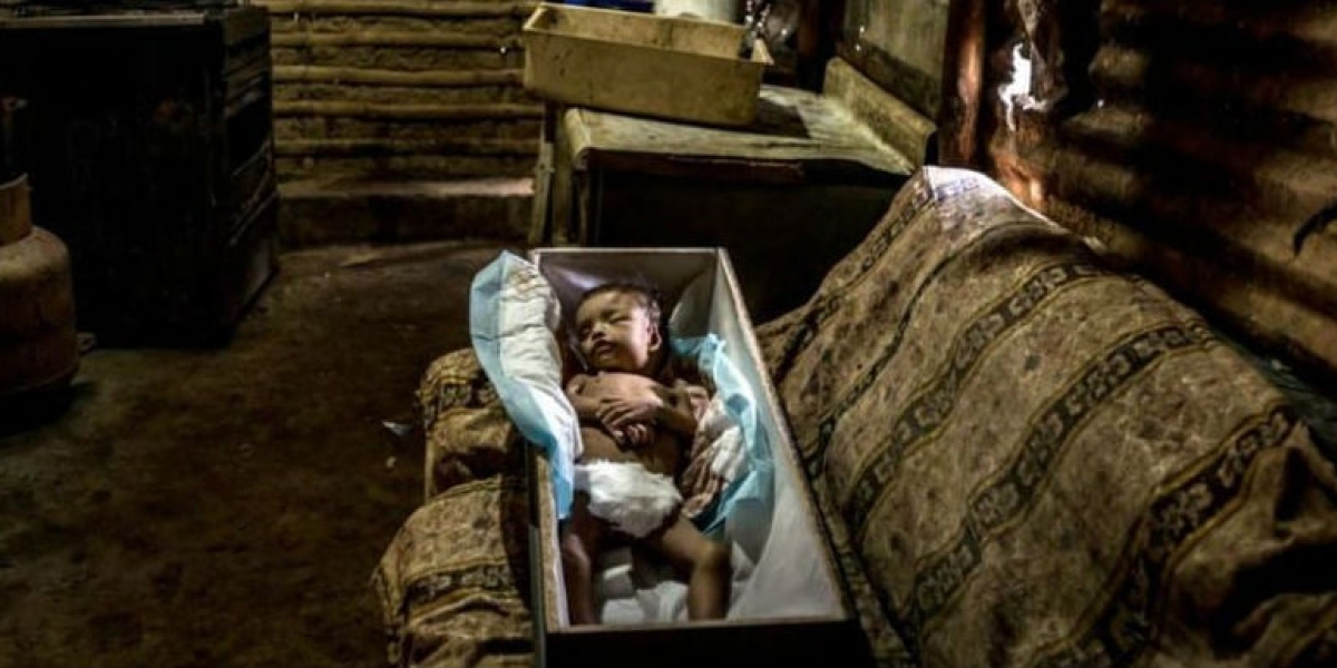 The New York Times. La grave situación puede compararse con la que se podría presentar en un campo de refugiados.