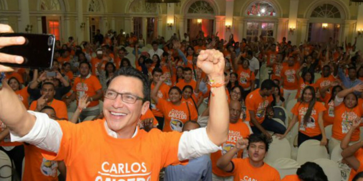 Carlos Caicedo en su encuentro con jóvenes en Barranquilla.