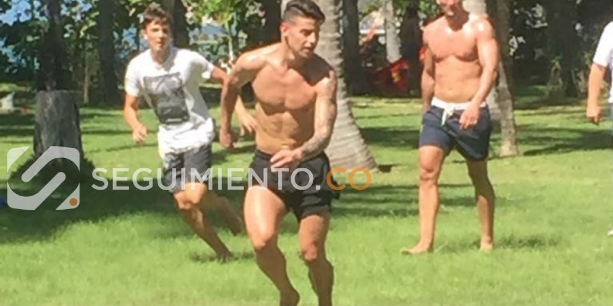 James Rodríguez, jugando fútbol en La Samaria.