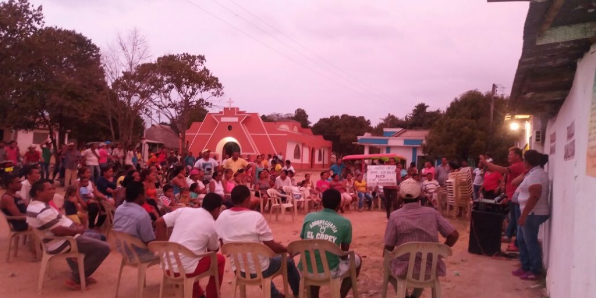 Debido a la situación generada por la presencia de burdeles y bares en Carreto, la comunidad ha organizado sendas asambleas en el sector para exigir acciones a la Alcaldía de El Piñón.