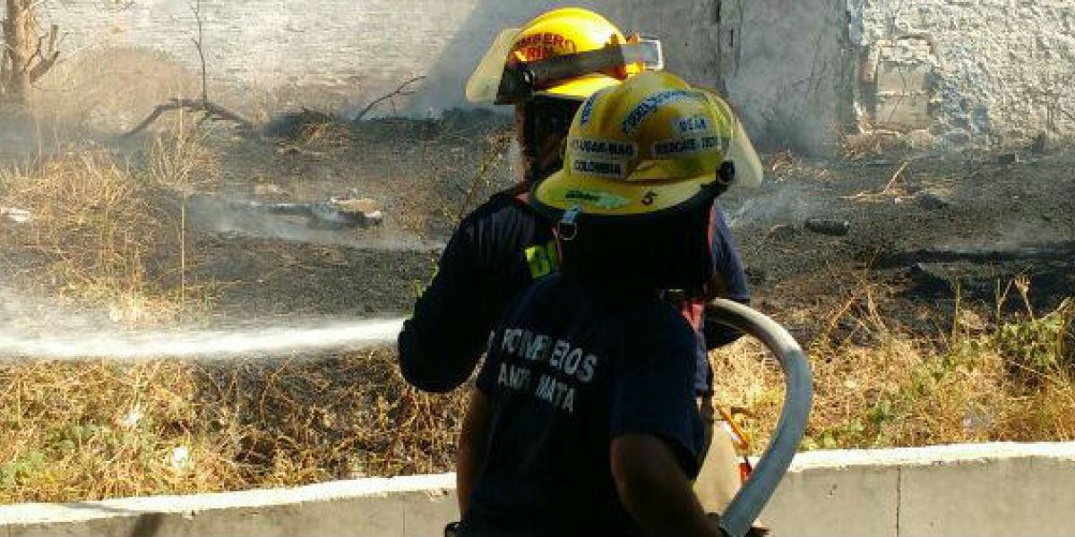 6 bomberos acudieron a sofocar las llamas. 