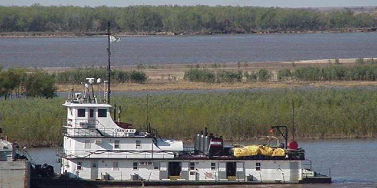 Este es el remolcador que encalló en aguas del río Magdalena, en El Banco. 