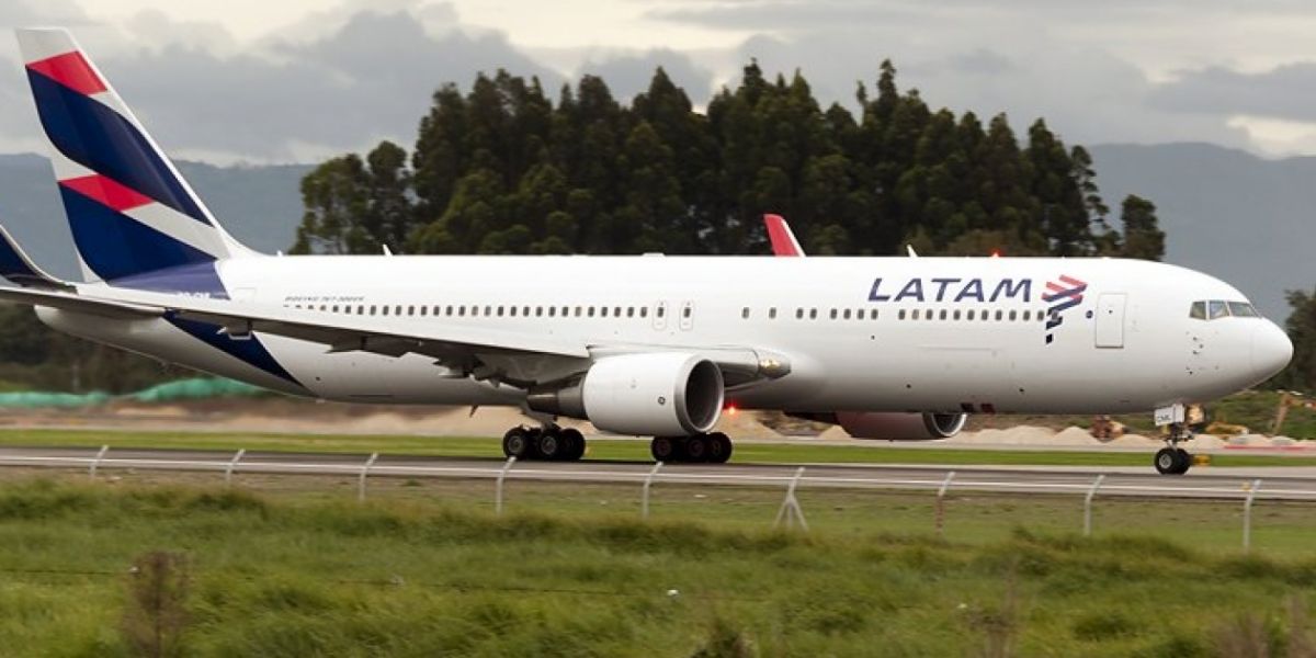 Zonacero.com Foto de archivo de un avión de Latam Airlines.