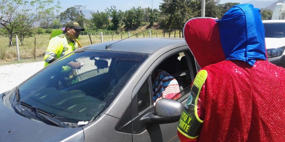 Las marimondas sensibilizaron a los conductores en la Y de Ciénaga.