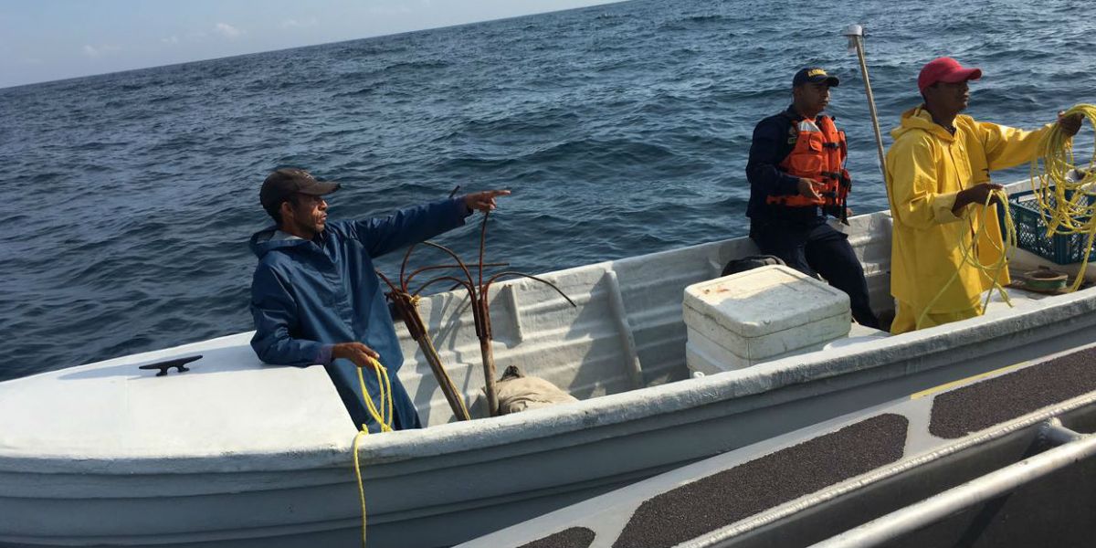 Los pescadores fueron trasladados a la playa de Bello Horizonte. 