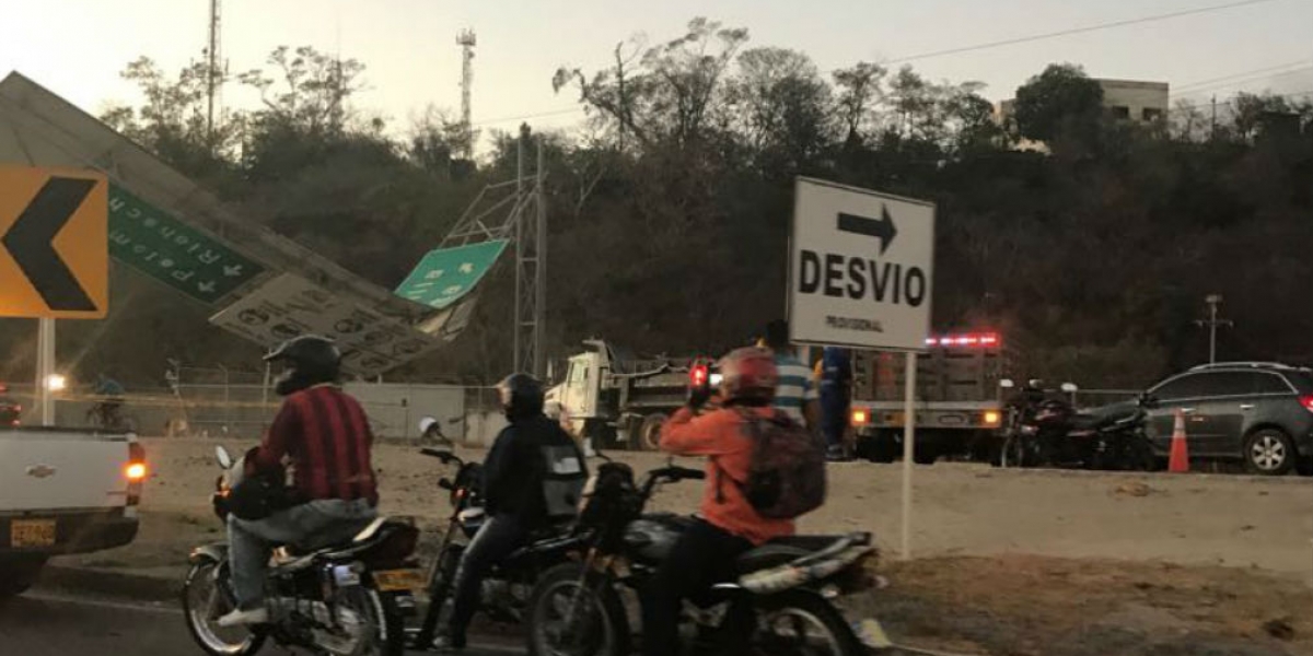 Seguimiento.co Así quedó la gigantesca señalización del intercambiador Once de Noviembre.