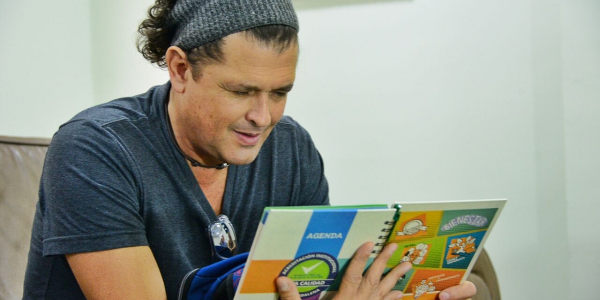 Carlos Vives durante su visita a la Universidad del Magdalena.