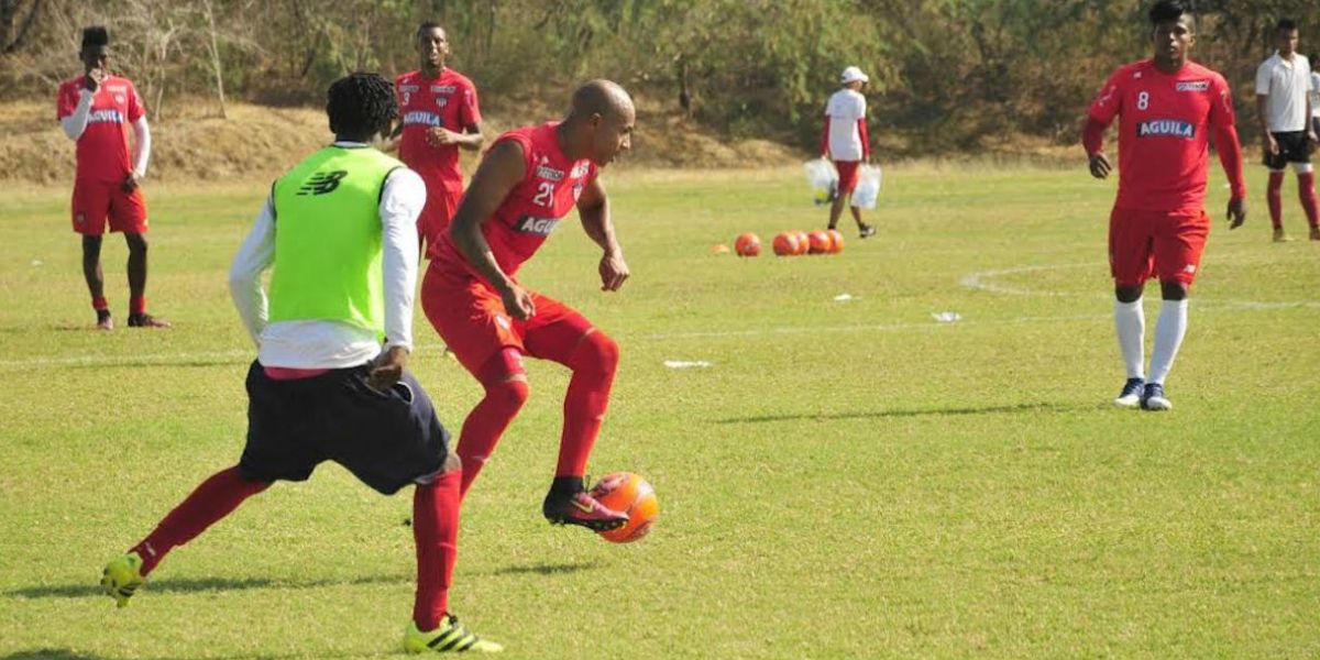 Johnatan Estrada es una de las novedades de Junior ante el Barranquilla FC.