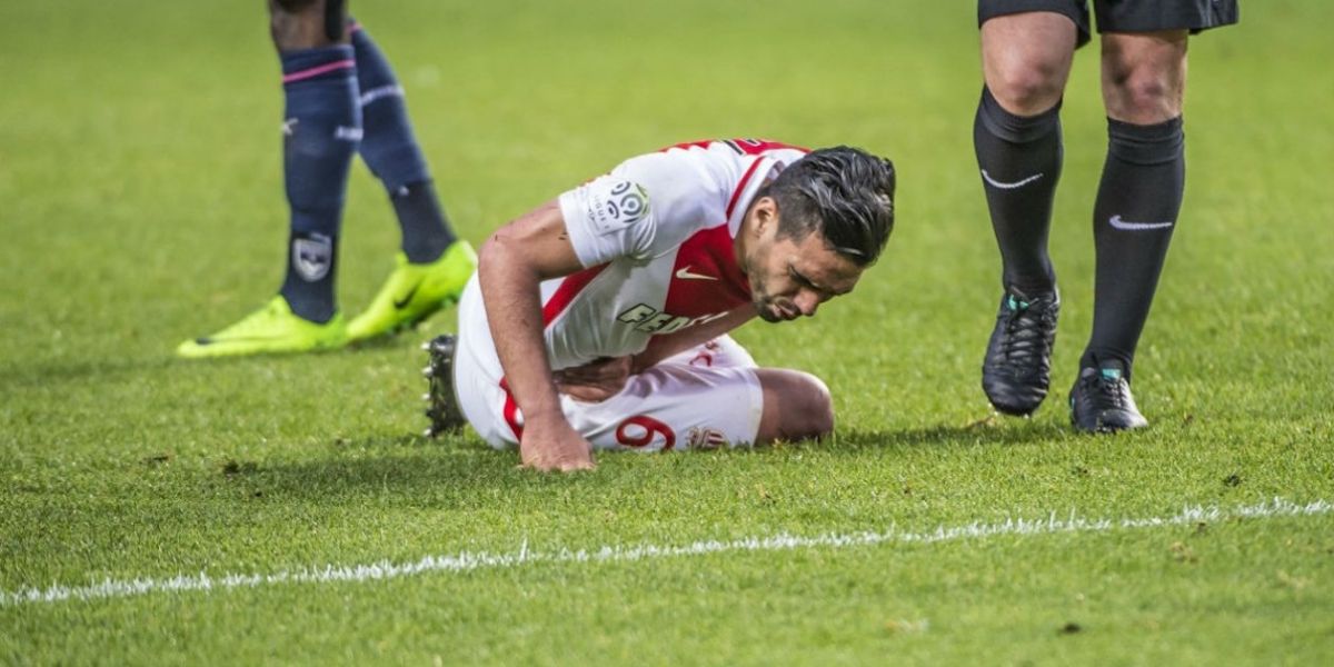 Falcao García tras sufrir una lesión ante el Bordeaux. 