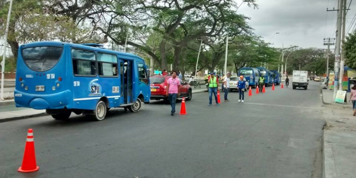 Unidad de Tránsito Uno de los puestos de control se ubicó cerca al centro comercial Buenavista.