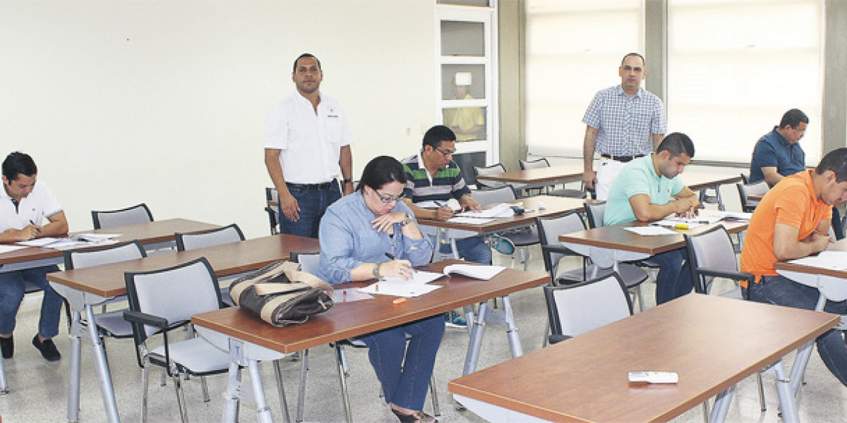 Solo 7 aspirantes al cargo asistieron al examen para ser contralor distrital. 