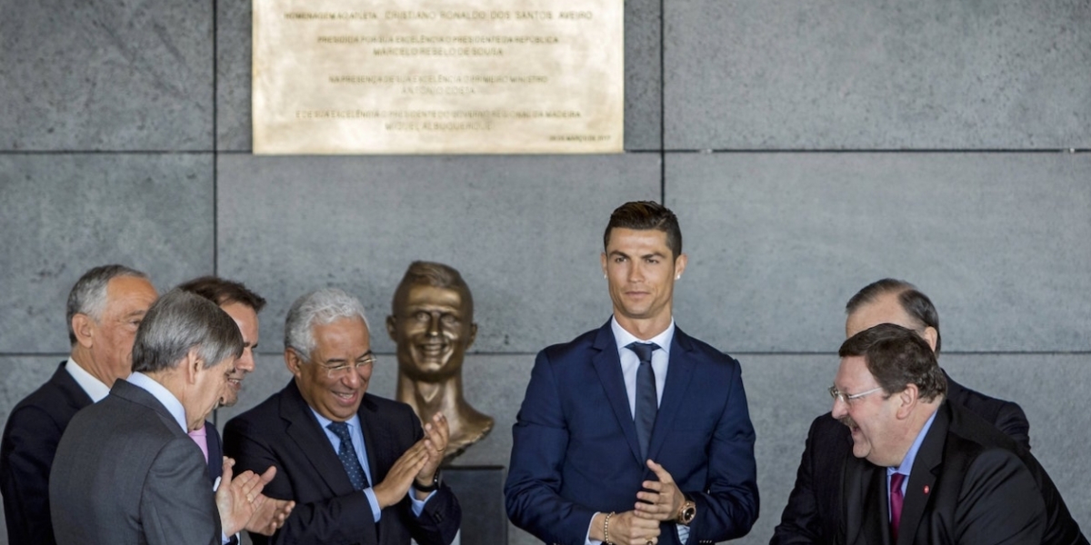 El presidente portugués, Marcelo Rebelo de Sousa, el primer ministro portugués, Antonio Costa y Cristiano Ronaldo en el evento de nombramiento del aeropuerto de Madeira en Portugal.