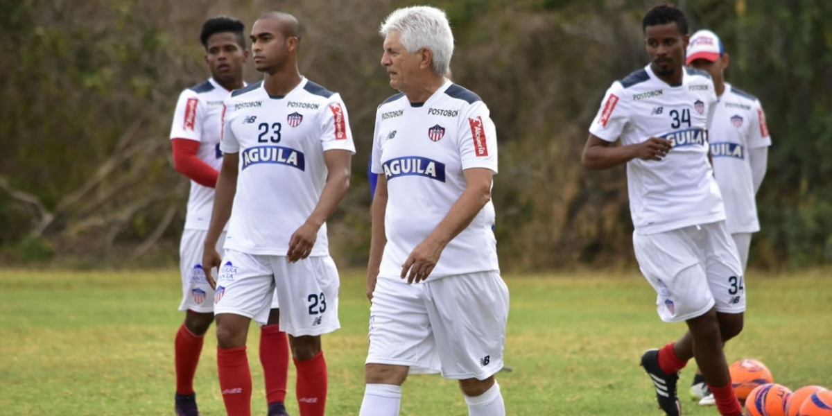 Julio Comesaña, entrenador de Junior.