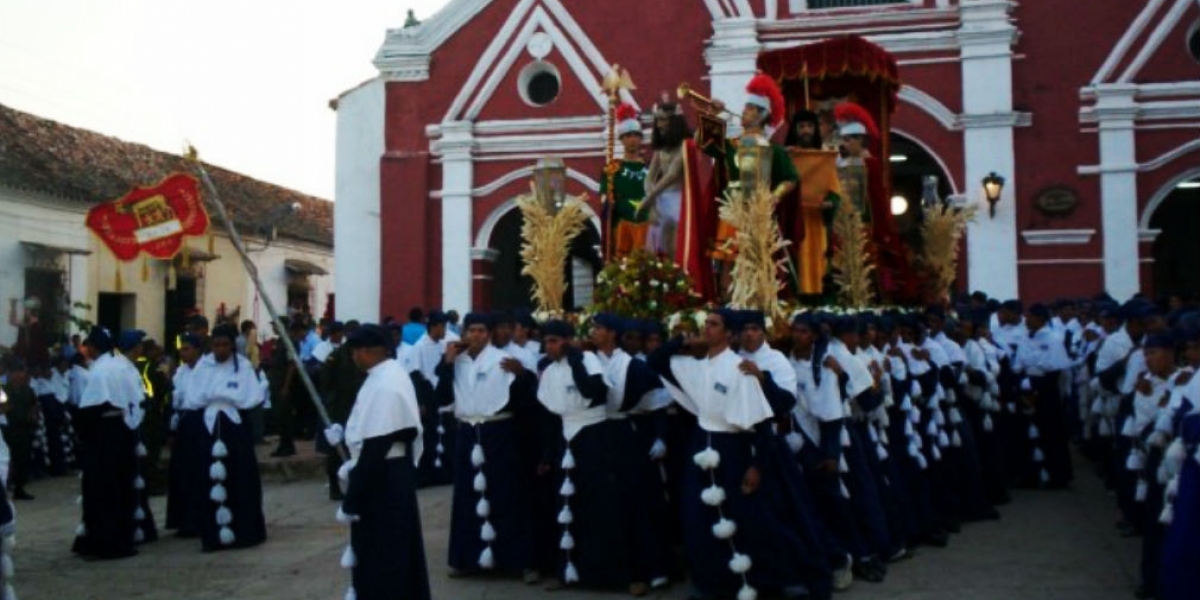 Tradicional procesión de Semana Santa en Mompox.