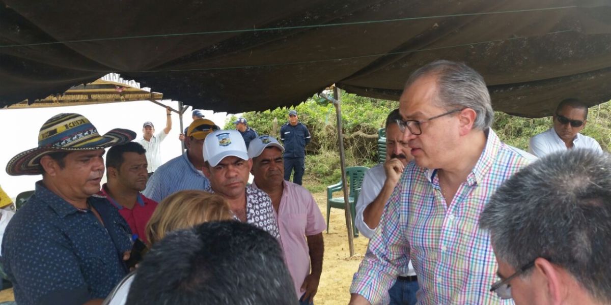 El procurador Fernando Carrillo, durante su visita a la vía de la Prosperidad.