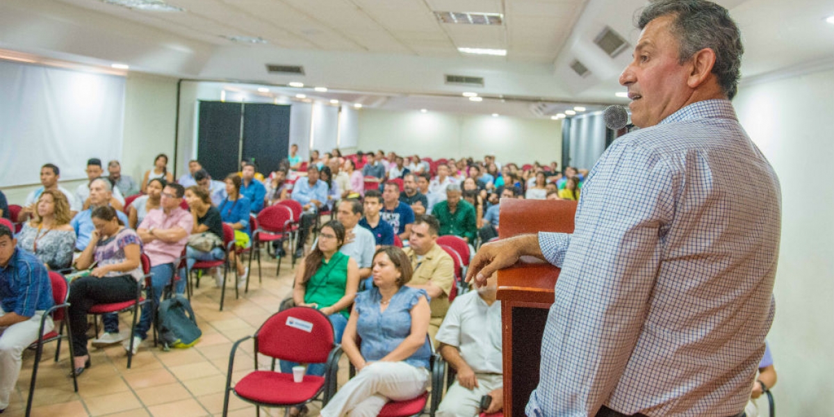 Unimagdalena Capitán de Navío Carlos Alberto Andrade, experto en temas oceanográficos.