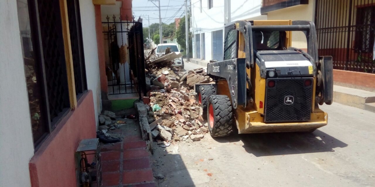 Recolección de escombros en la ciudad de Santa Marta. 