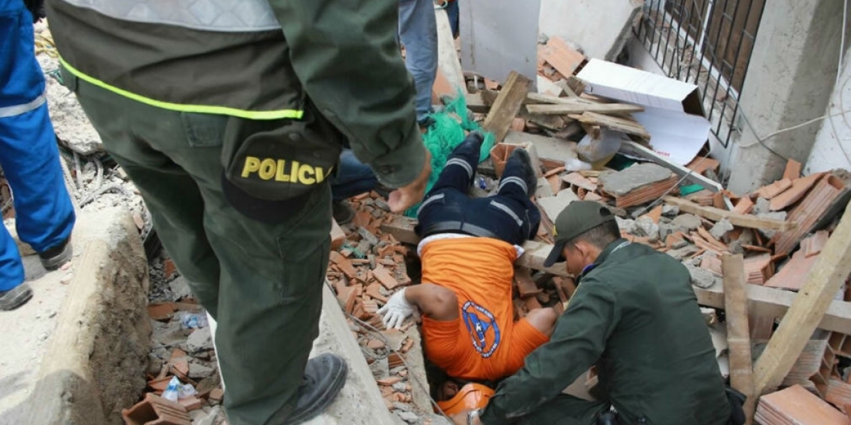 El edificio en construcción que colapsó en Cartagena y deja por el momento 7 muertos, 23 heridos.