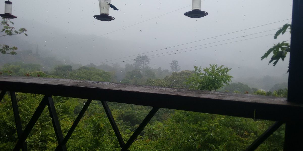 Vista de la lluvia desde Minca, en la Sierra Nevada de Santa Marta.