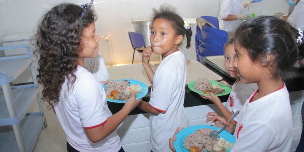 42 mil raciones de comidas fueron entregadas en diferentes instituciones educativos de Santa Marta.