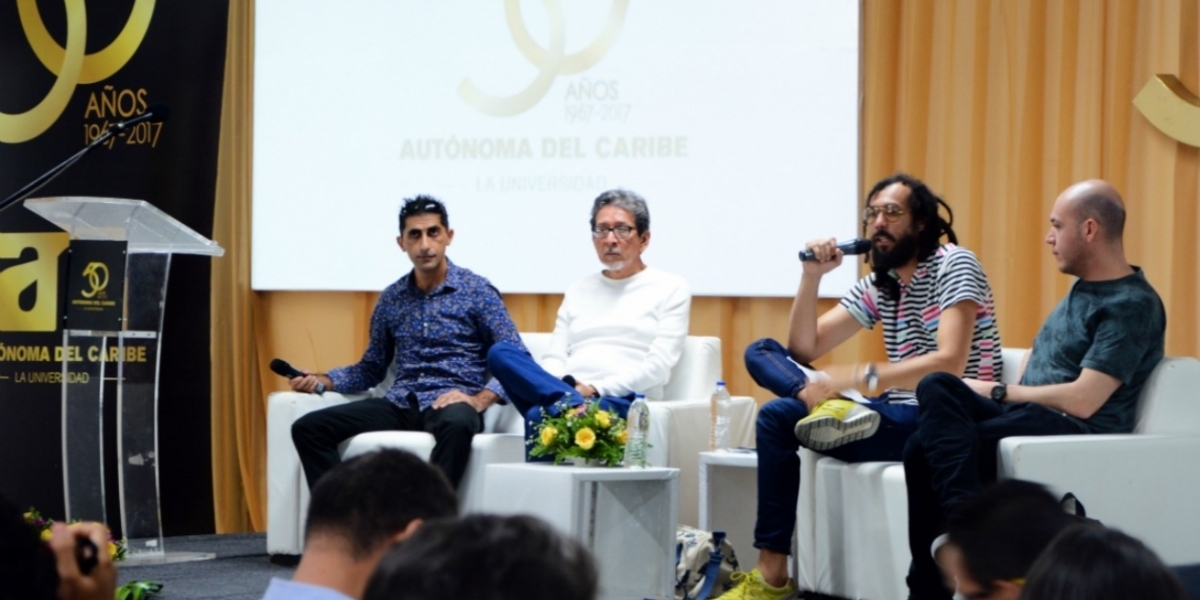 César Acevedo, director de la premiada película ‘La tierra y la sombra’, en la Universidad Autónoma de Barranquilla
