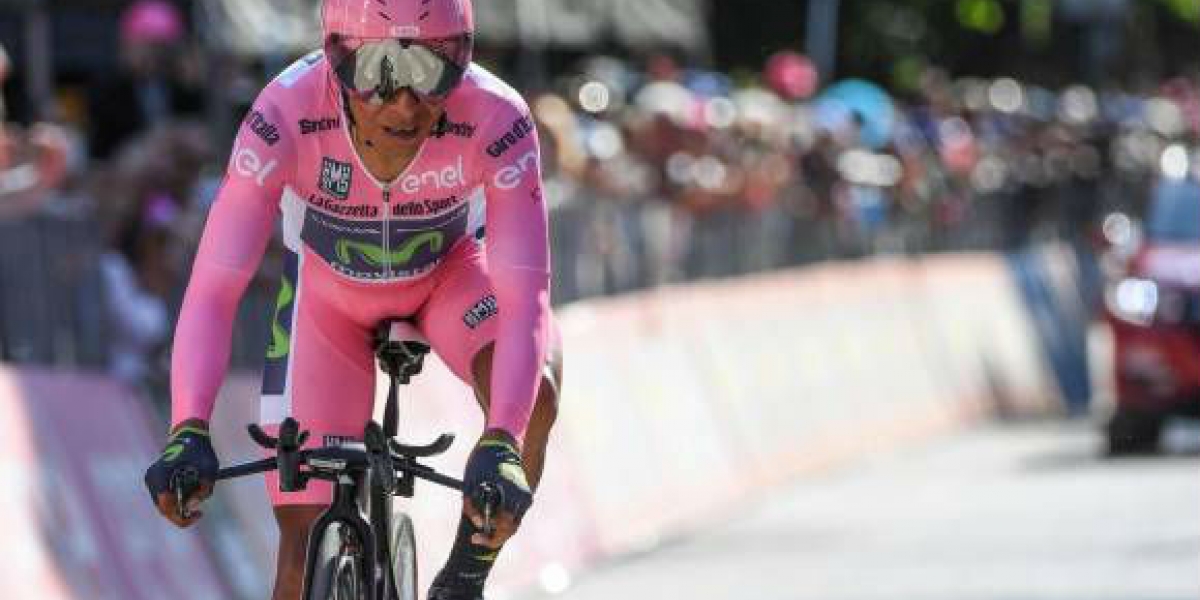 Nairo Quintana sigue del líder del Giro y logró sacarle 15 segundos más de ventaja al holandés. 