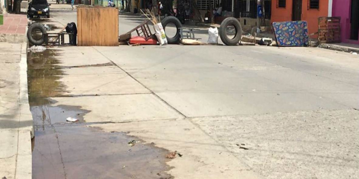 Comunidad de Pescaito cerró la  calle 6, entre carreras 5ta y 6ta. 