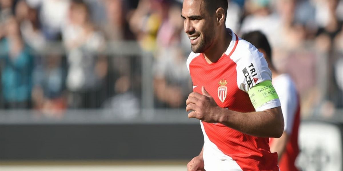 Foto: AFP. El Samario Radamel Falcao, seguirá con el Mónaco hasta el 2020.