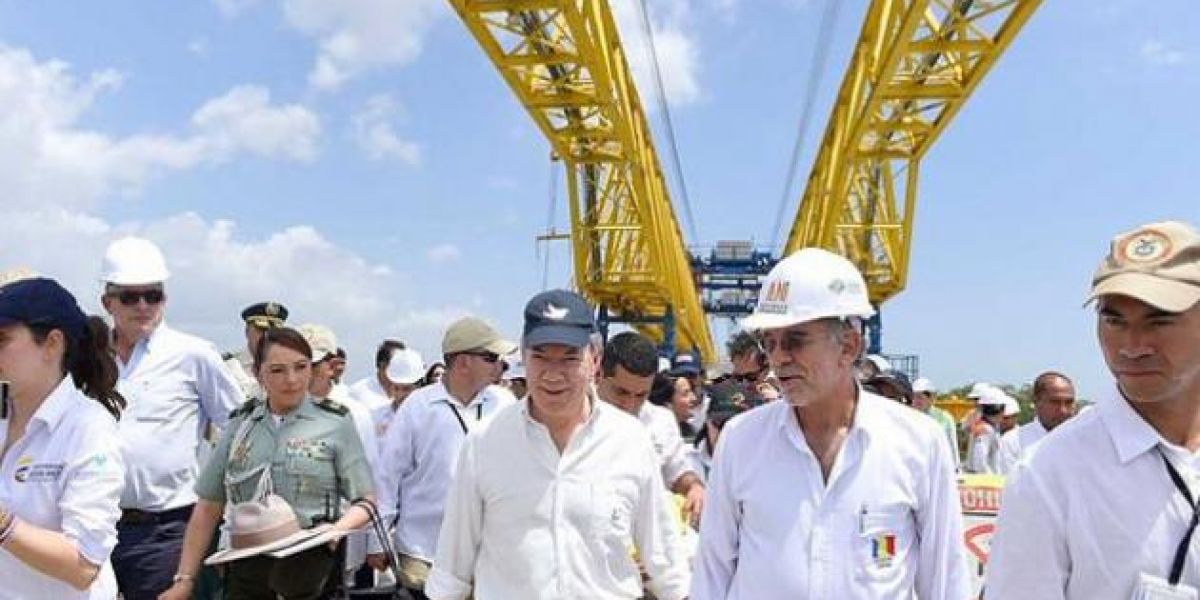 El presidente Juan Manuel Santo visitó la obra en compañía de los gobernadores del Atlántico y Bolívar.  