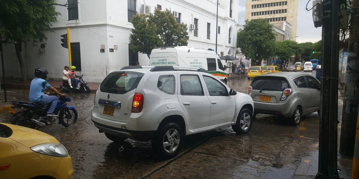 En la capital de Magdalena, desde muy temprano comenzaron las lluvias con fuertes vientos.