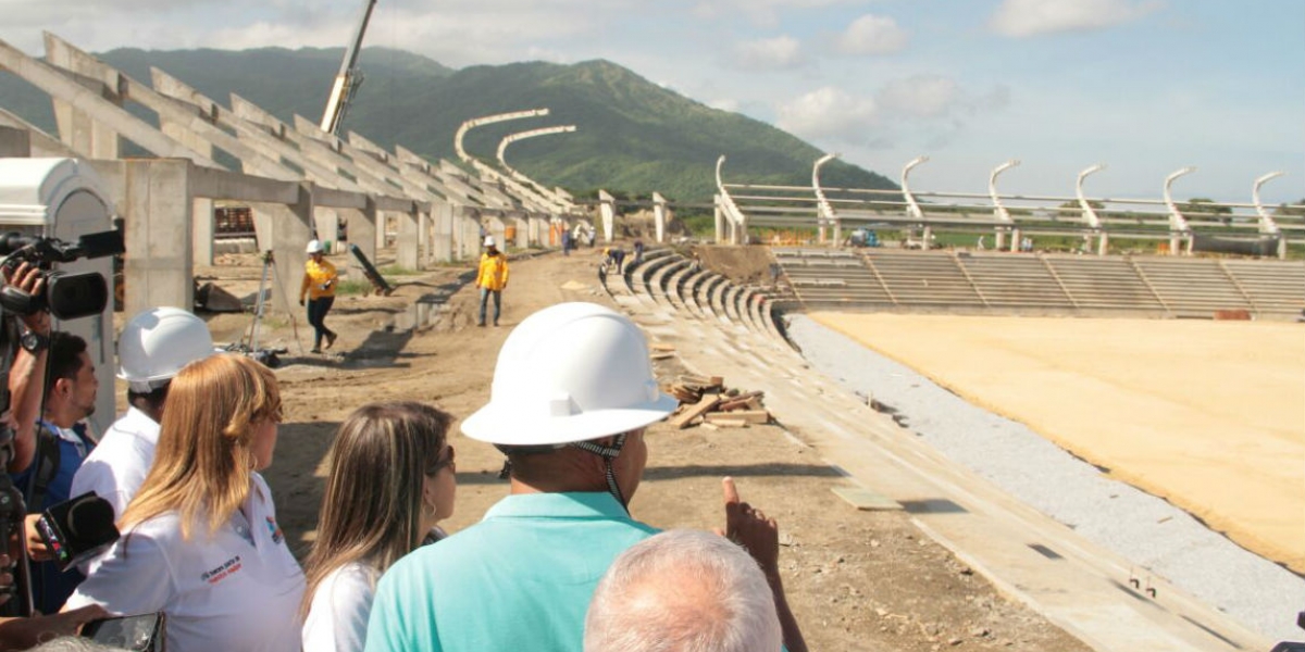 Foto: Alcaldía de Santa Marta. Obras de los escenarios deportivos de los Juegos Bolivarianos avanza a buen ritmo.