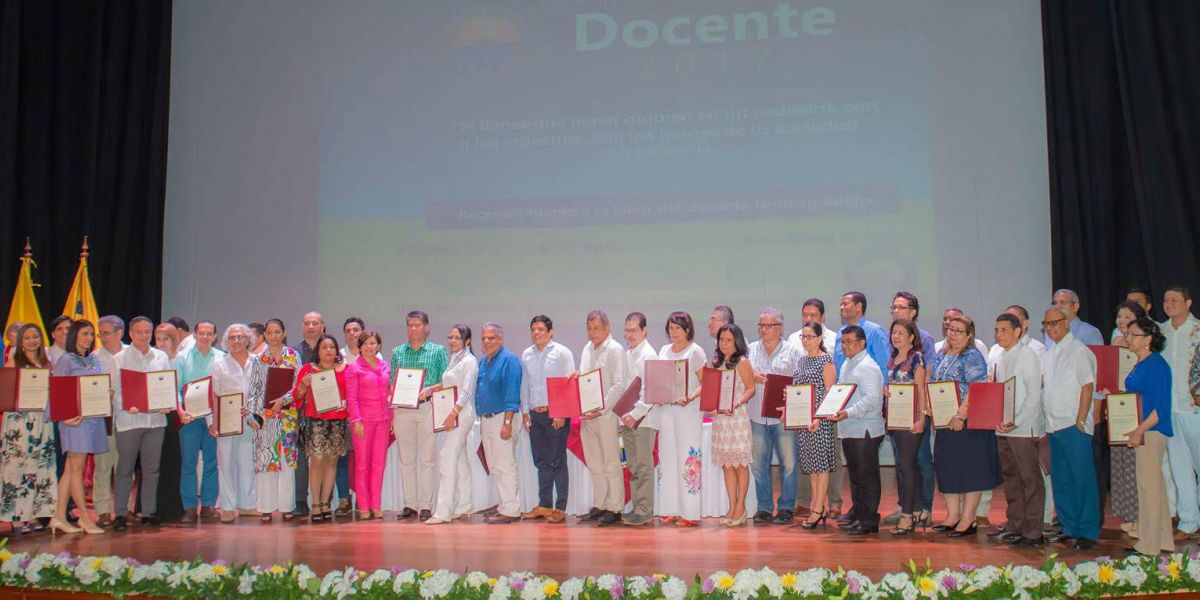 El Consejo Académico de la Universidad del Magdalena, hizo entrega de reconocimientos a 46 de sus docentes. 