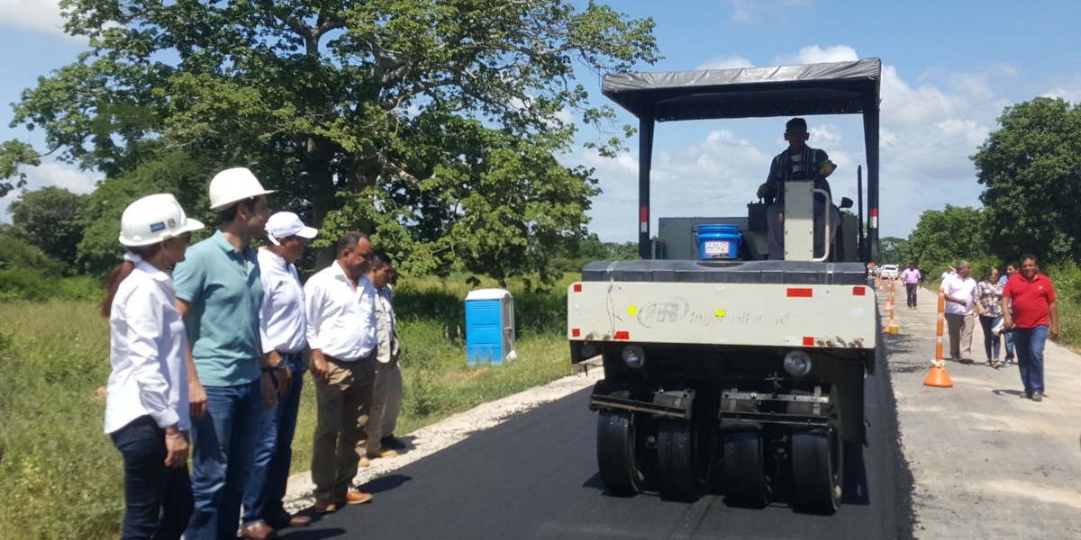 Avanza la pavimentación en la vía Piñuela – Pivijay. 