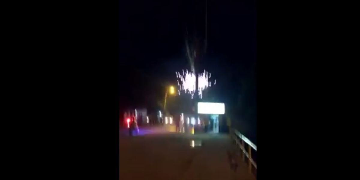 Suministrada En video quedó grabado el momento en que el transformador se sobrecargó.