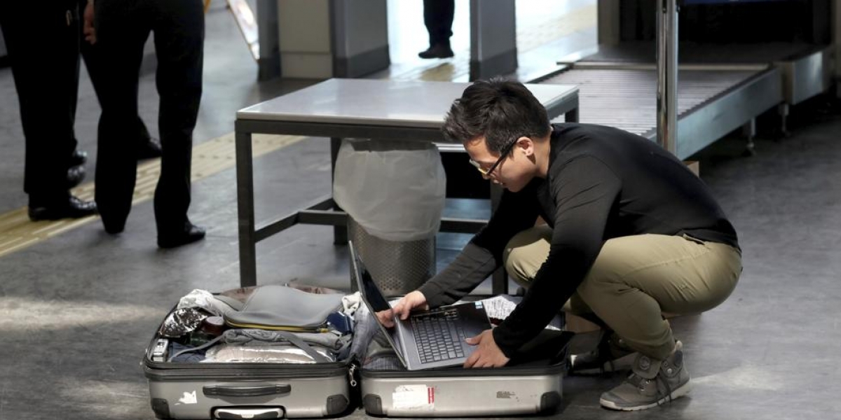 MundoDeportivo Los computadores portátiles y tabletas ahora deberán ir en los equipajes de carga.