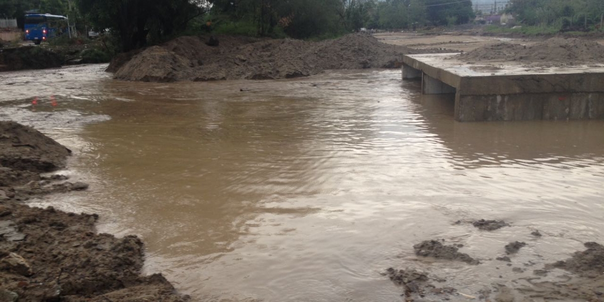 Según la comunidad el box culvert colapsa cuando llueve. 