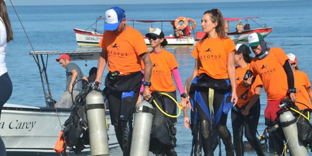 Foto: Alcaldía Santa Marta. Por primera vez 150 buzos se une para realizar una limpieza submarina en las playas de Santa Marta.