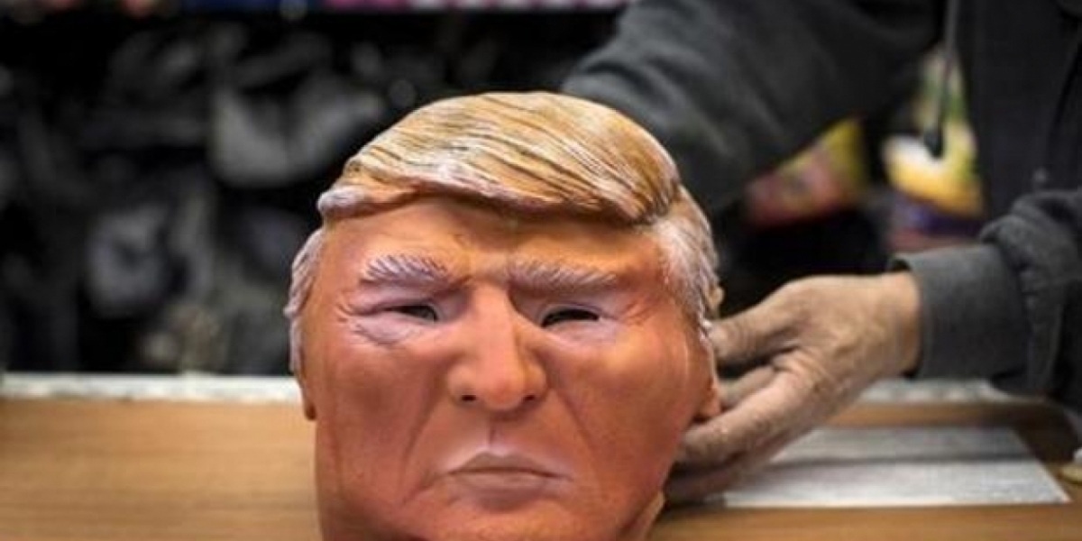 Los ladrones usaban las máscaras de Trump para esconder sus rostros.