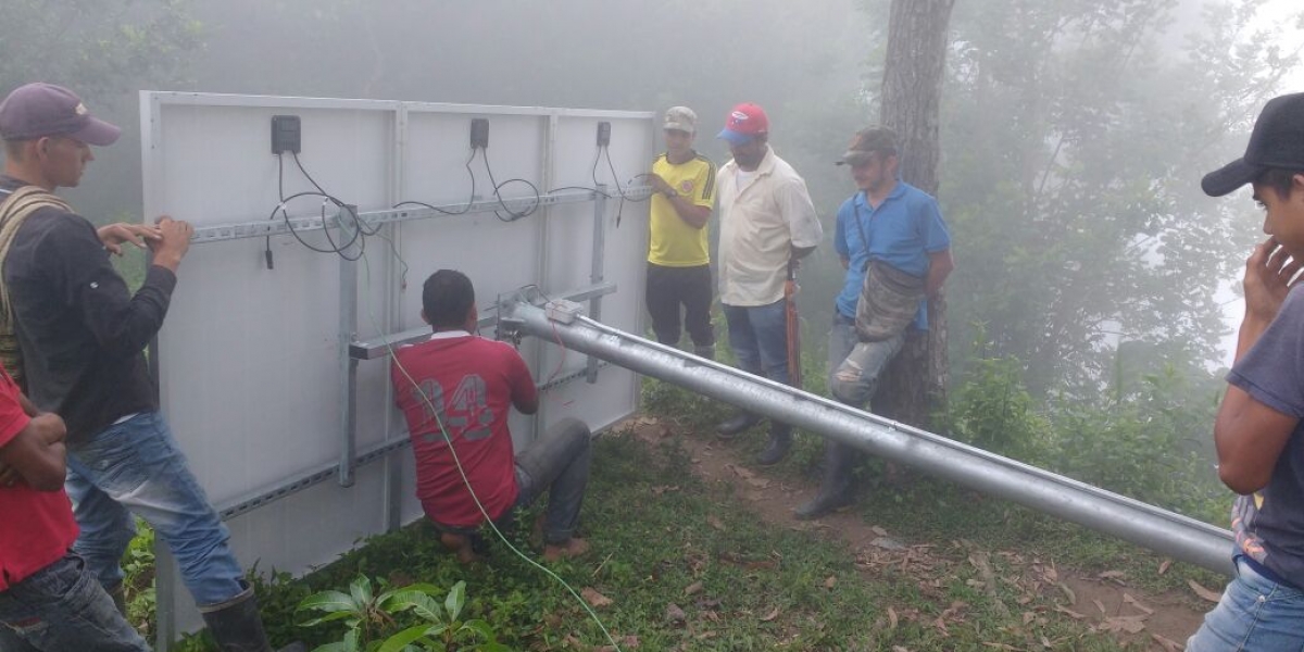 Instalaron ocho plantas de luz solar en los corregimientos y veredas de la parte alta de la Sierra Nevada.  