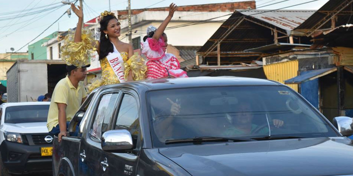 La caravana d ‘Festival está en la calle’ estuvo liderada por actual Emperatriz de la Cumbia, Yariyán Lobo Luquetta y la Emperatriz Infantil, Amada Sandrith Carrascal Pedrozo. 