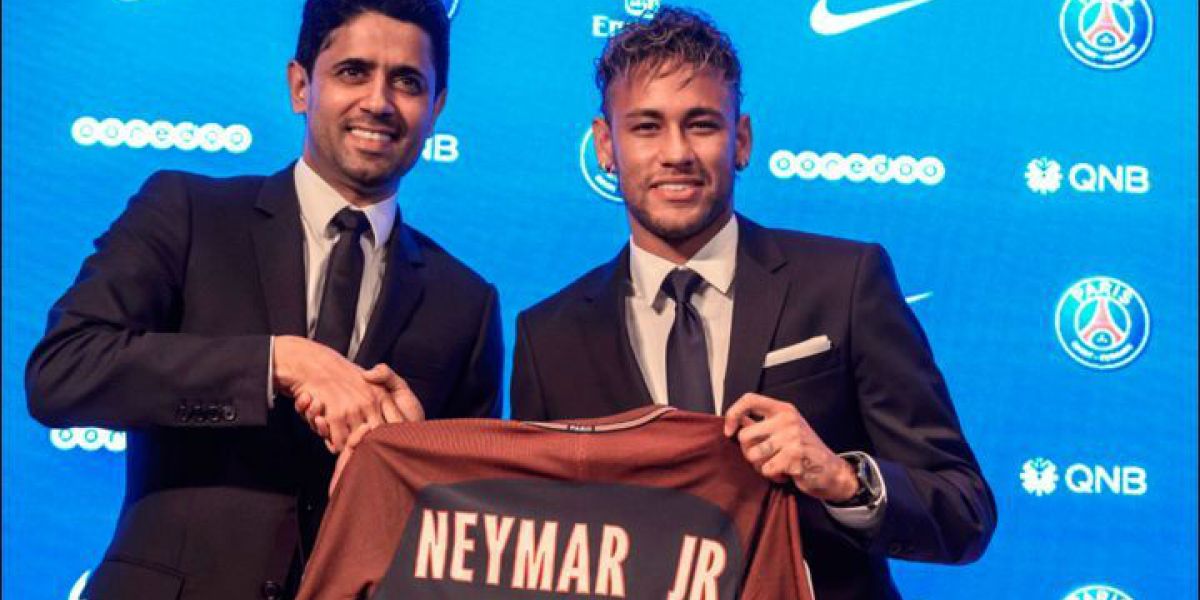 Nasser Al-Khelaifi presentando el fichaje de Neymar